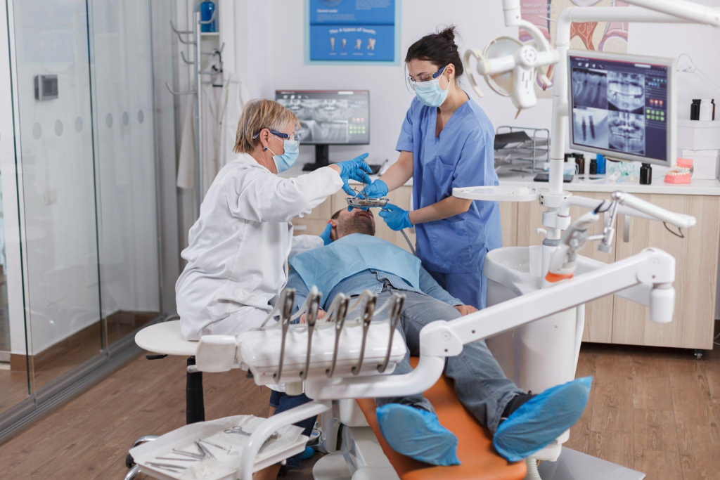 Why You Shouldn't Delay Visiting a Dental Emergency Clinic